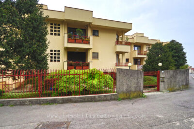 quadrilocale signorile terrazzi besana foto