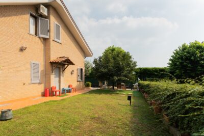 villa bifamiliare giardino calo' foto7