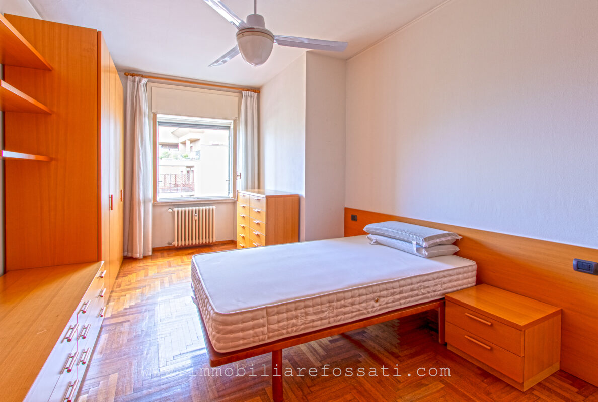 ampio appartamento centro liissone foto7